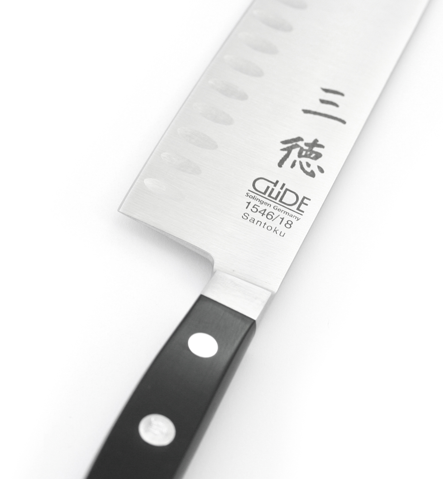 Santoku - Messer kulle 18 cm. Serie Alpha von Güde Quality Made in SG bei ISS Santoku - Messer kulle 18 cm. Serie Alpha von Güde Quality Made in SG bei ISS