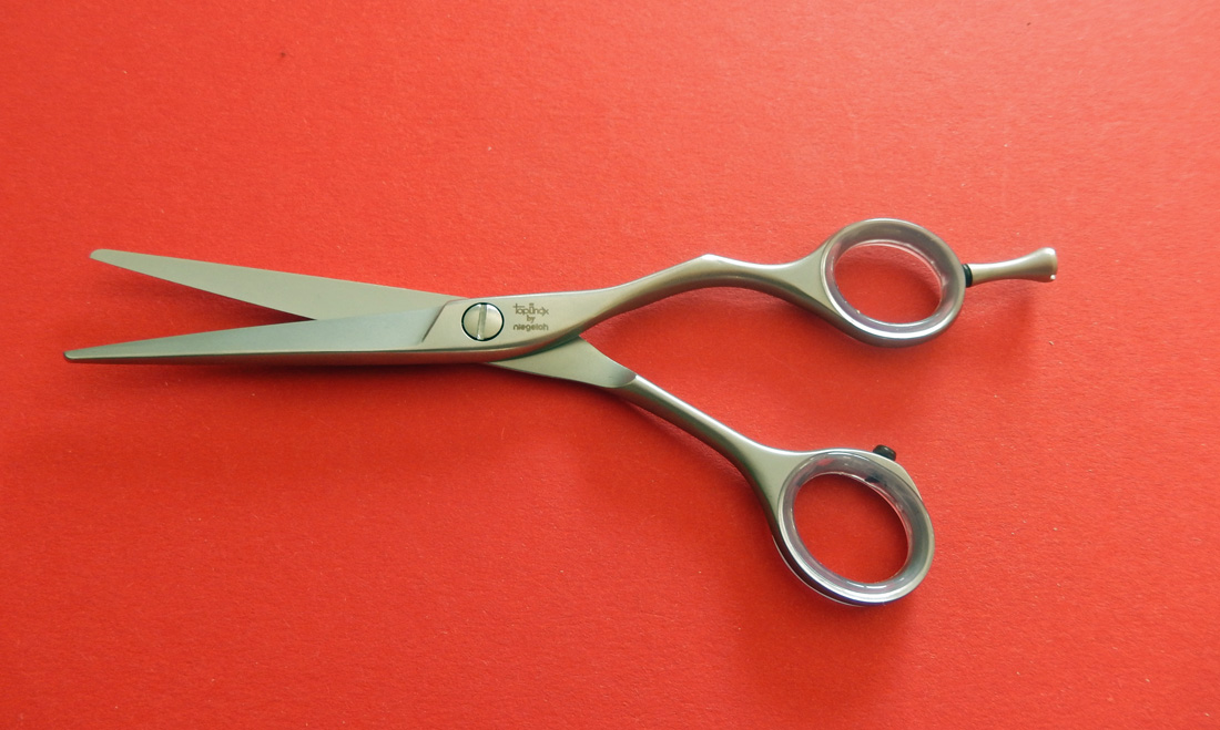 Friseurschere 5,5 " 14 cm rostfreiem Edelstahl  von Niegeloh  Quality Made in SG bei ISS