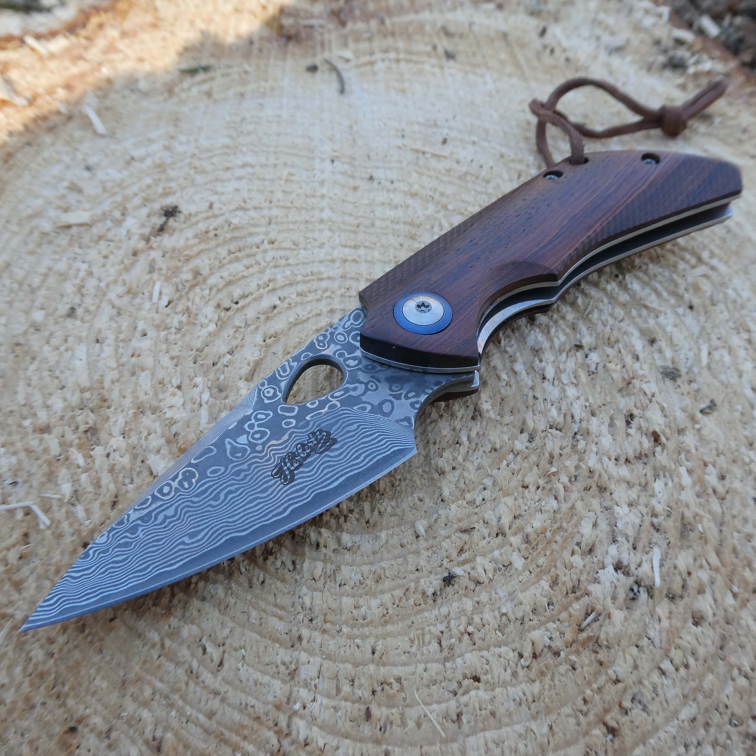 Einhandmesser Damast von Herbertz aus 69-lagigem hochwertigem 440 AISI Nickeldamast