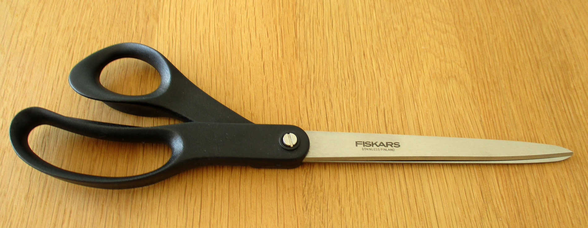 Fiskars Universalschere Haushalt. Schule und Büro. Rechtshänder, 27 cm