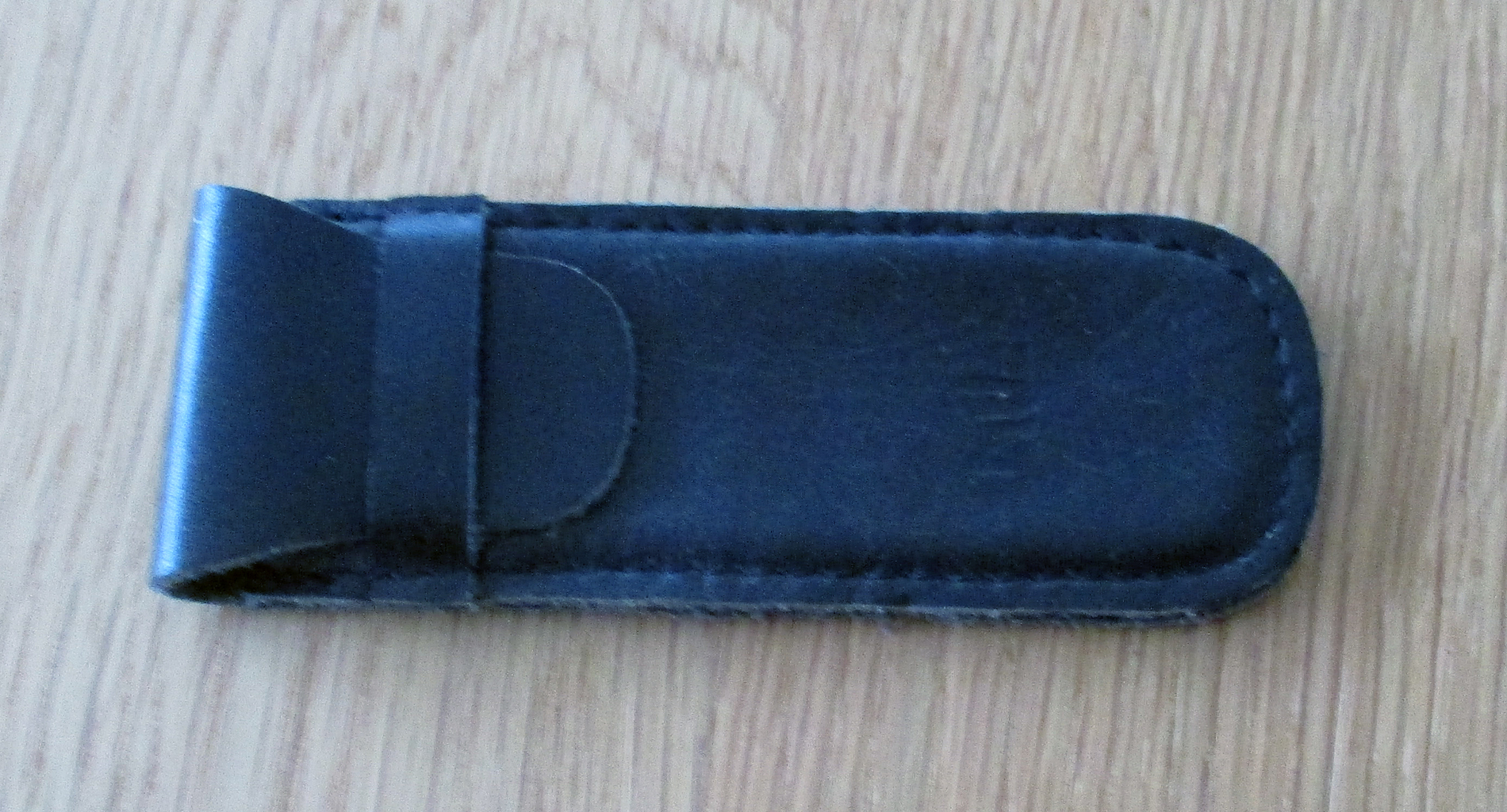 Flaches Messeretui für kleine, schlanke Taschenmesser