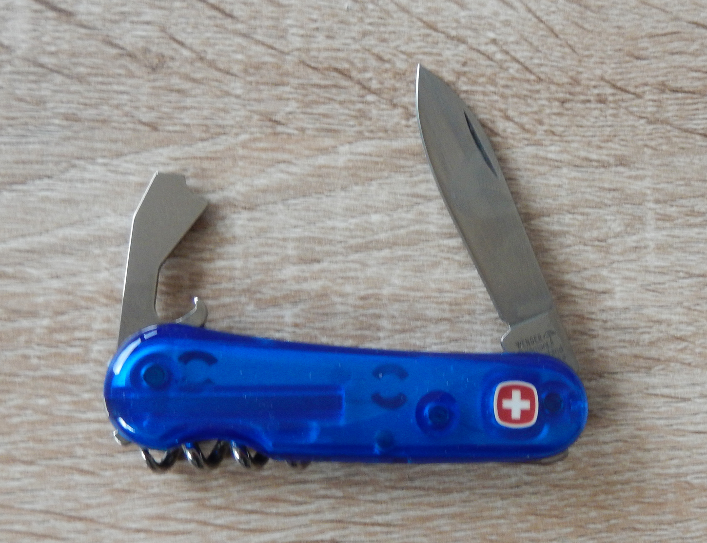 Wenger Schweitzer Taschenmesser  Basic in transparent blau mit 6 Funktionen bei ISS